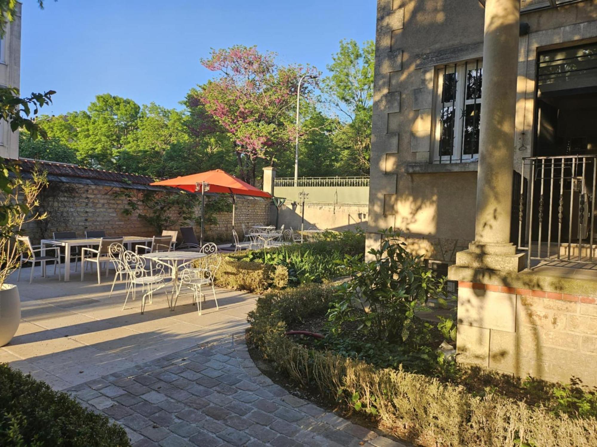 Chambres D'Hotes De Luxe Cote Parc-Cote Jardin Avec Parking Prive Gratuit Nevers Exteriör bild